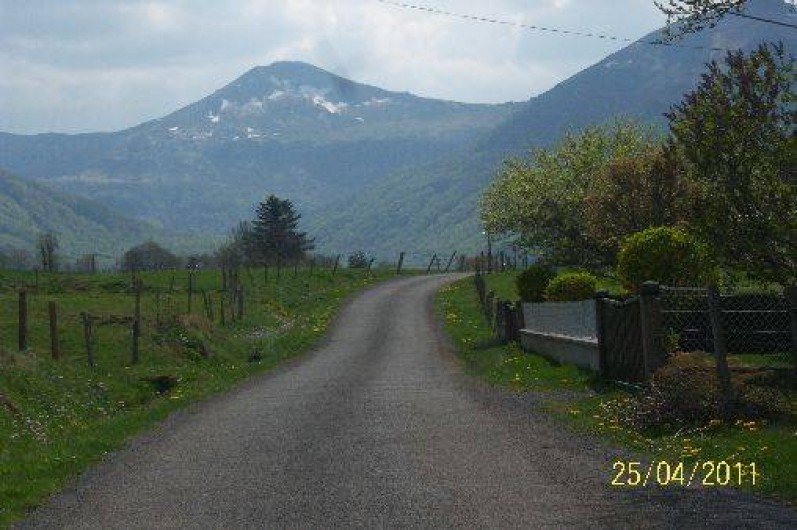 Location de vacances - Gîte à Le Claux - Vue sur Puy-Mary