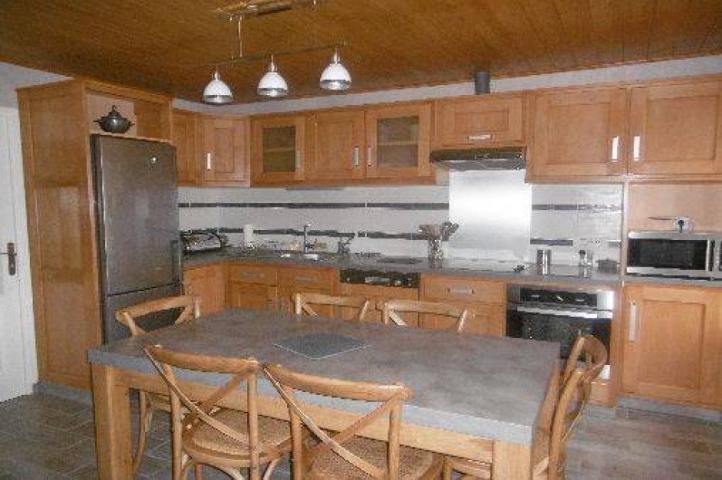 Location de vacances - Gîte à Le Claux - Cuisine ouverte