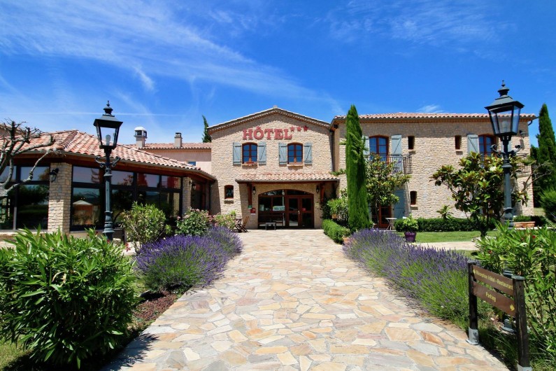 Location de vacances - Hôtel - Auberge à Saint-Jean-le-Centenier - Entrée de L'Hôtel