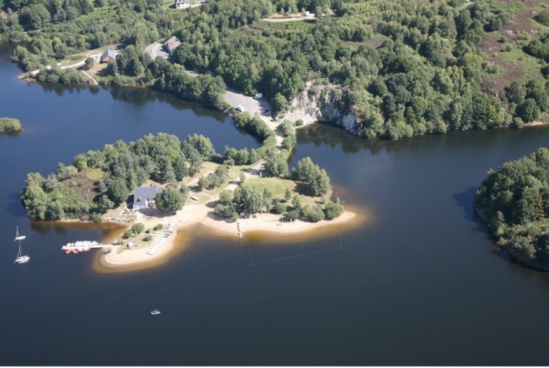 Location de vacances - Chalet à Chastreix - lac de Lastioulles avec base de loisirs à 22 km de Chastreix