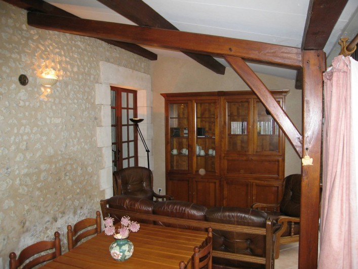 Location de vacances - Maison - Villa à Saint-Séverin - La véranda, un lieu lumineux et  paisible,