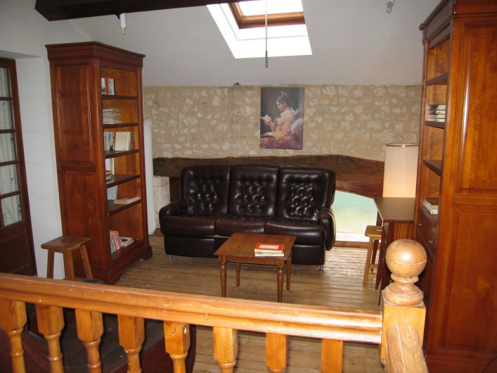 Location de vacances - Maison - Villa à Saint-Séverin - Le salon de lecture à l'étage du patio,