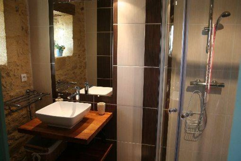 Location de vacances - Chambre d'hôtes à Saint-Avit-Sénieur - salle d'eau