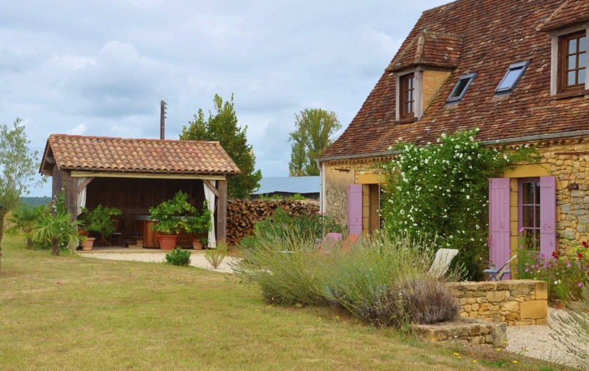 Location de vacances - Chambre d'hôtes à Saint-Avit-Sénieur - façade de la maison d'hôtes