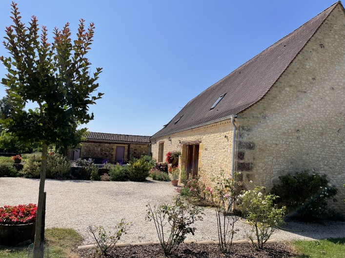 Location de vacances - Chambre d'hôtes à Saint-Avit-Sénieur - Façade extérieur