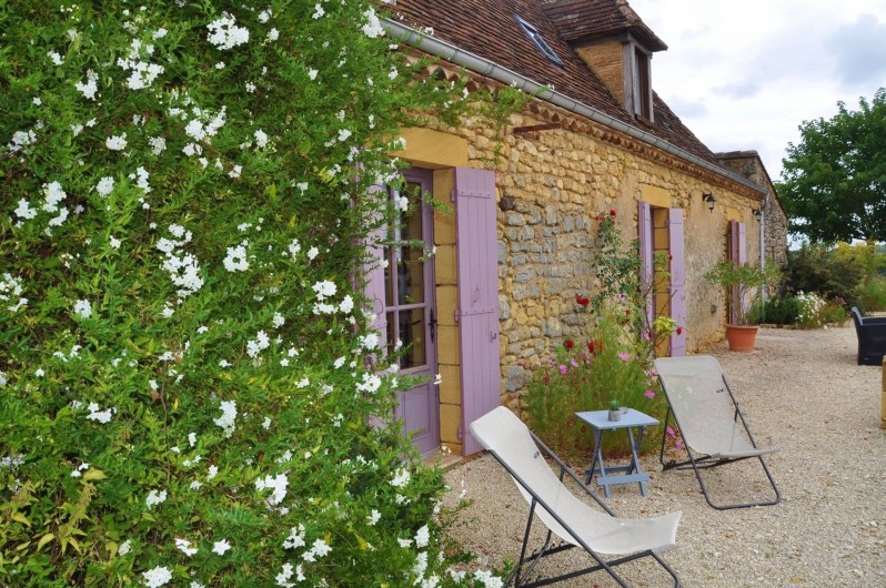 Location de vacances - Chambre d'hôtes à Saint-Avit-Sénieur - façade de la maison d'hôtes