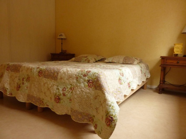 Location de vacances - Villa à La Ciotat - Chambre  côté jardin