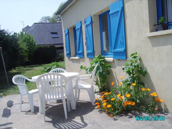 Location de vacances - Maison - Villa à Clohars-Carnoët - TERRASSE DERRIERE LA MAISON ENSOLEILLEE TOUTE LA MATINEE