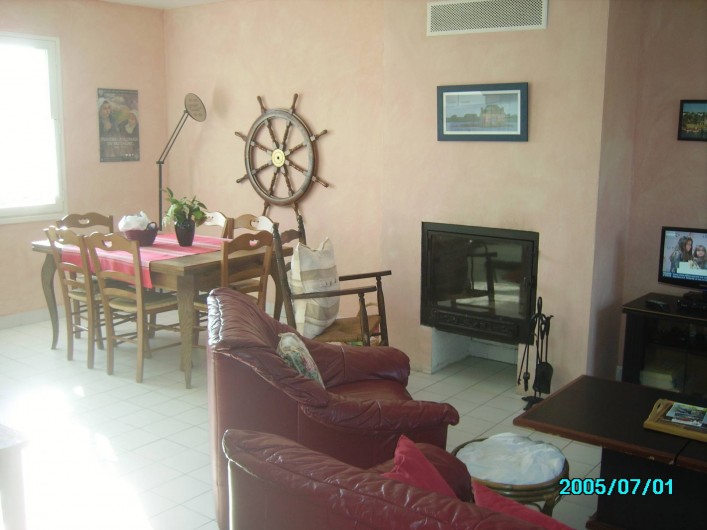 Location de vacances - Maison - Villa à Clohars-Carnoët - COIN REPAS UNE PARTIE DU SALON