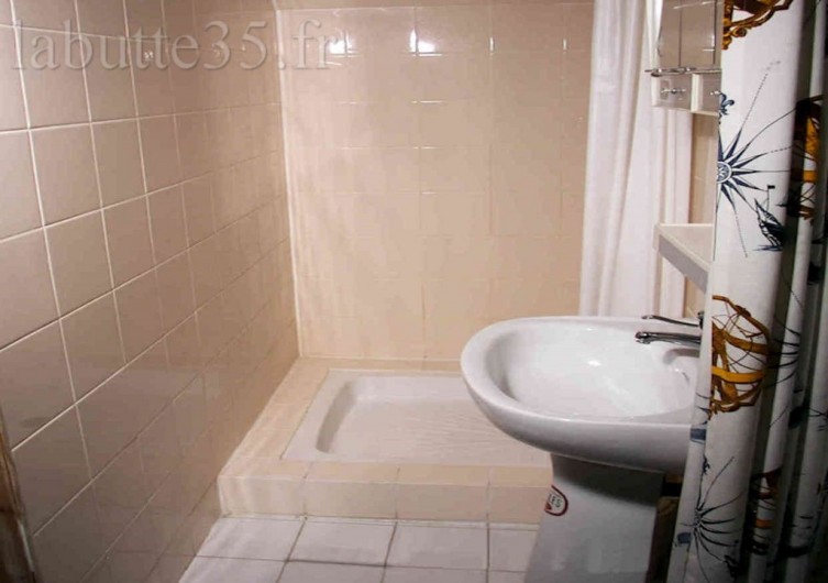 Location de vacances - Gîte à Saint-Lunaire - 1 Cabinet toilette (lavabo + douche)
