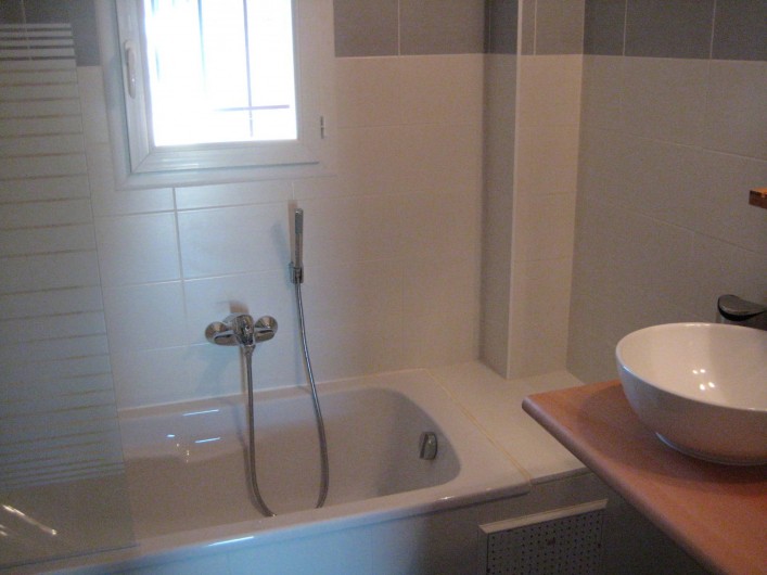 Location de vacances - Appartement à Sartène - Salle de bain  pour chambre 1 et 2