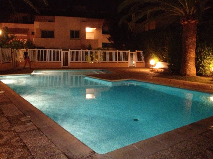 Location de vacances - Studio à Antibes - piscine privée de la résidence