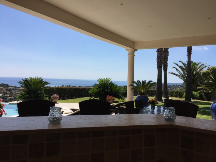 Location de vacances - Villa à Sainte-Maxime - CUISINE D'ETE SOUS POOL HOUSE