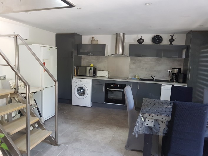 Location de vacances - Villa à Portel-des-Corbières - cuisine entiièrement équipée .