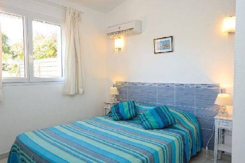 Location de vacances - Villa à Bonifacio - mini villa chambre avec lit double en 140/190