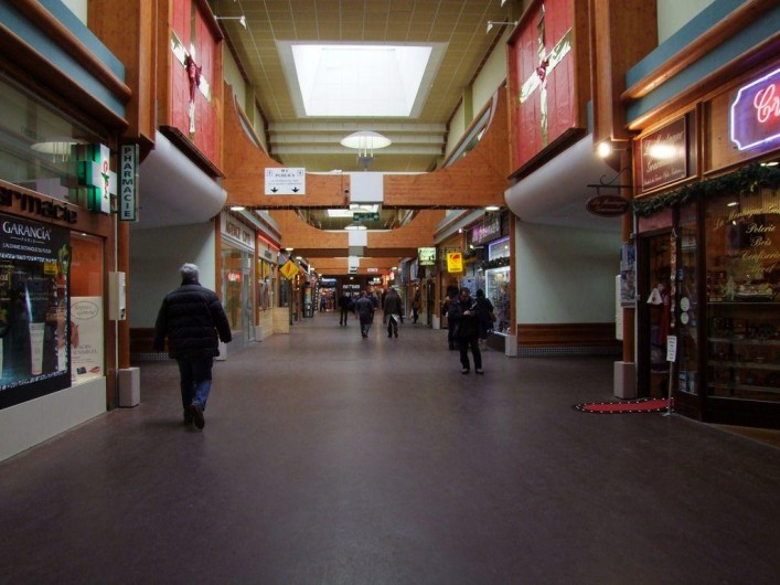 Location de vacances - Appartement à Chamrousse - GALERIE COMMERCIALE