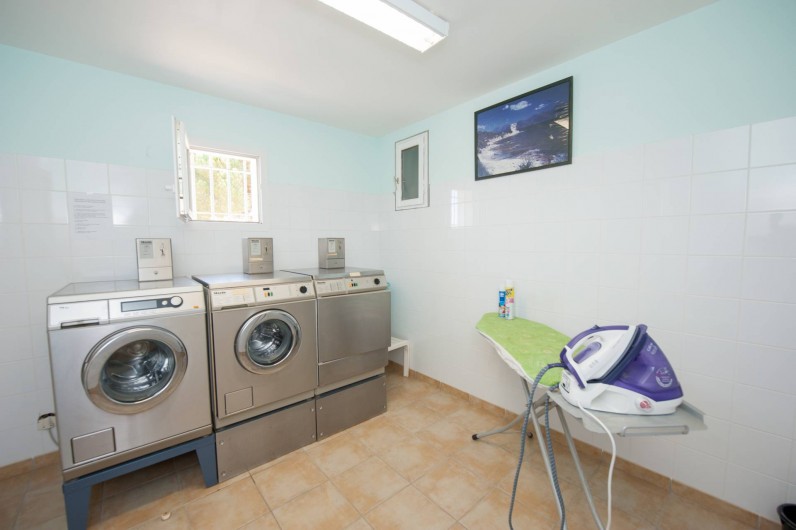 Location de vacances - Appartement à Lumio - Laverie