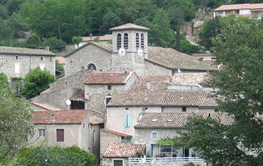 Location de vacances - Gîte à Vogüé - L'église du village