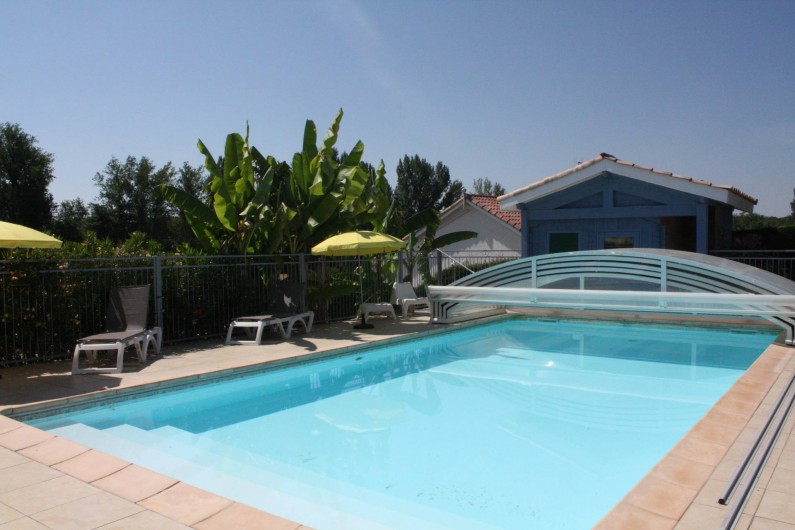 Location de vacances - Gîte à Lafrançaise - La piscine  couverte par un dôme coulissant.