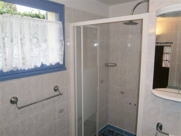 Location de vacances - Gîte à Mareuil-sur-Lay-Dissais - 1 salle douche - chambre 1
