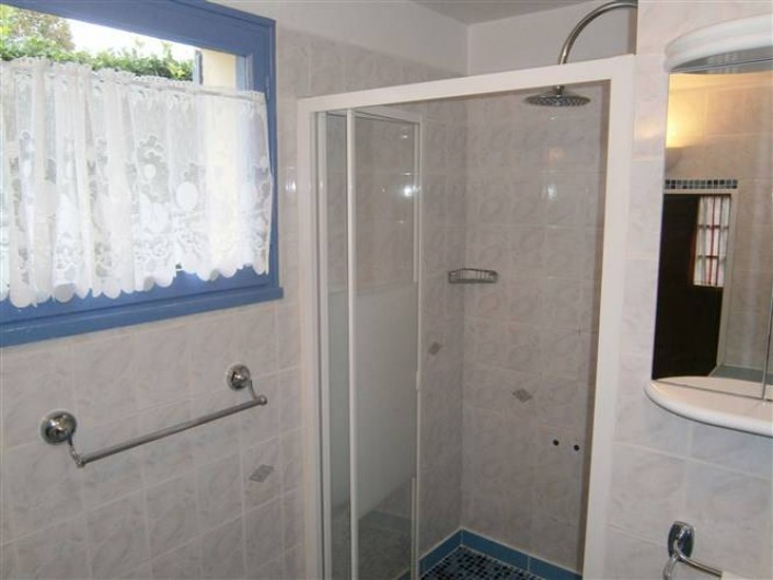 Location de vacances - Gîte à Mareuil-sur-Lay-Dissais - 1 salle douche - chambre 1
