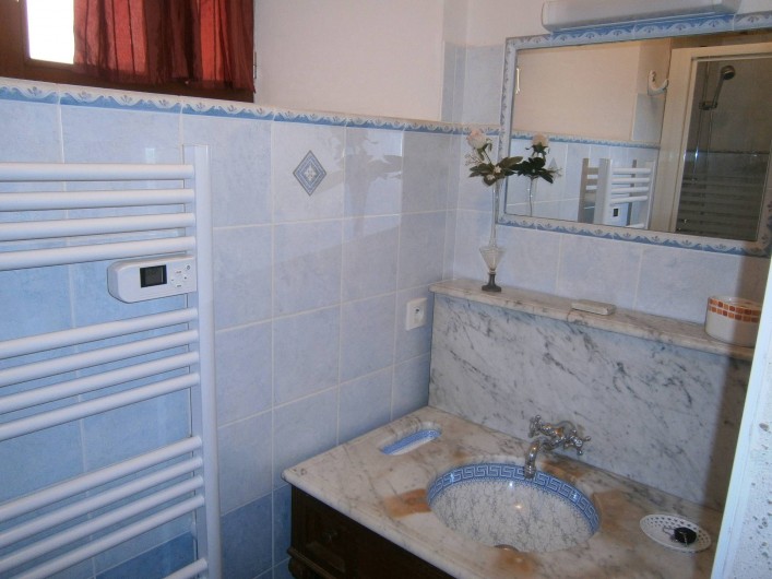 Location de vacances - Gîte à Mareuil-sur-Lay-Dissais - 2ème salle d'eau avec douche - chambre 3