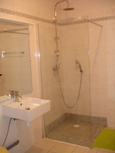 Location de vacances - Chalet à Bezinghem - salle d'eau