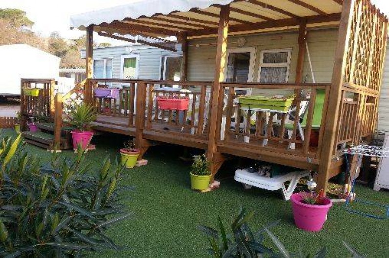 Location de vacances - Camping à Nice - autour du mobile home de la pelouse