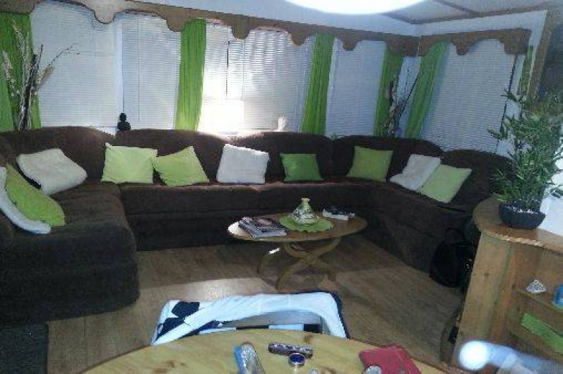 Location de vacances - Camping à Nice - salon climatisee