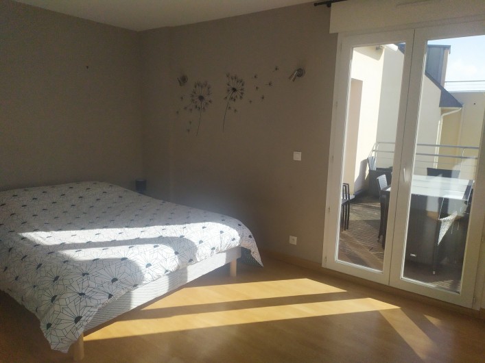 Location de vacances - Villa à Clohars-Carnoët - CHAMBRE PARENTALE AVEC DRESSING ET SALLE D'EAU