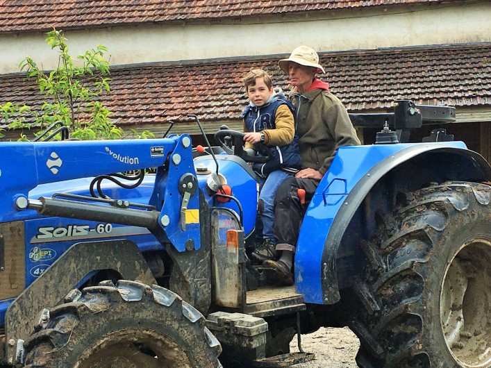 Location de vacances - Chambre d'hôtes à Auriac-du-Périgord - Accueil des enfants à la ferme