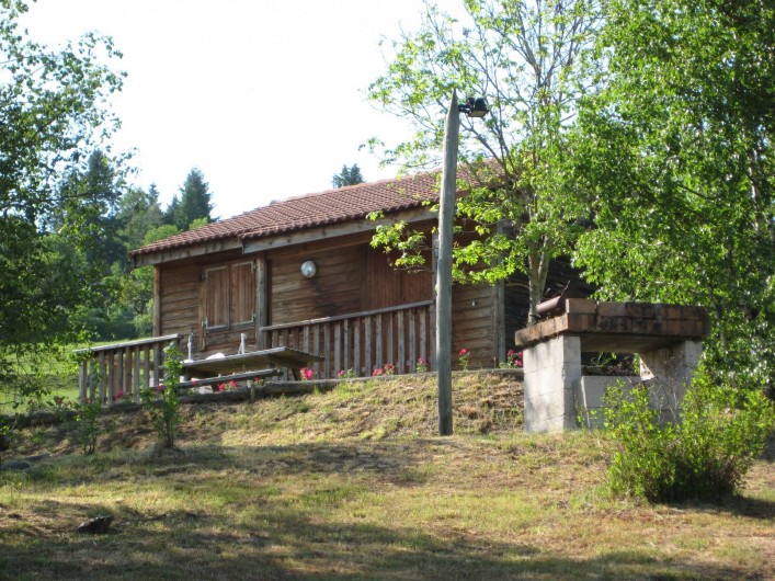 Location de vacances - Chalet à Le Malzieu-Ville - Promenades, pêche, piscine minicipale à proximité.