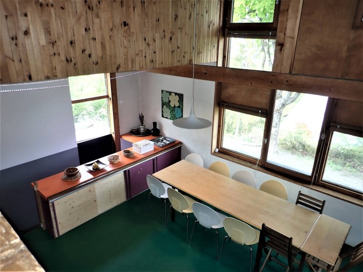 Location de vacances - Villa à Embrun - Dans la salle à manger prennent place jusqu'à 11 personnes +4 en appoint