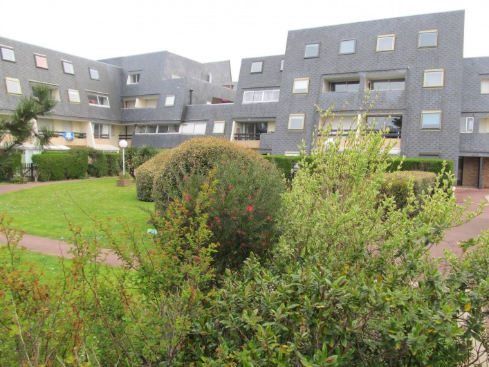 Location de vacances - Appartement à Bernières-sur-Mer - Espaces verts résidence