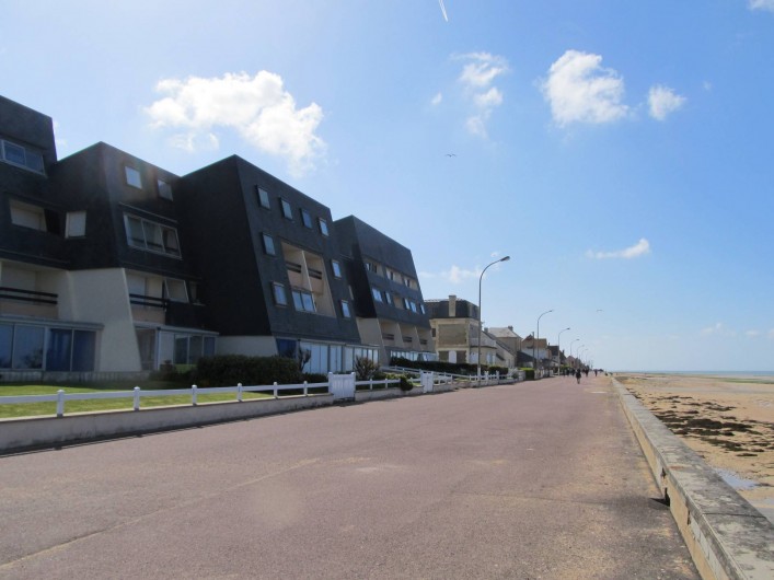 Location de vacances - Appartement à Bernières-sur-Mer - Digue de promenade jusqu'à Courseulles sur Mer