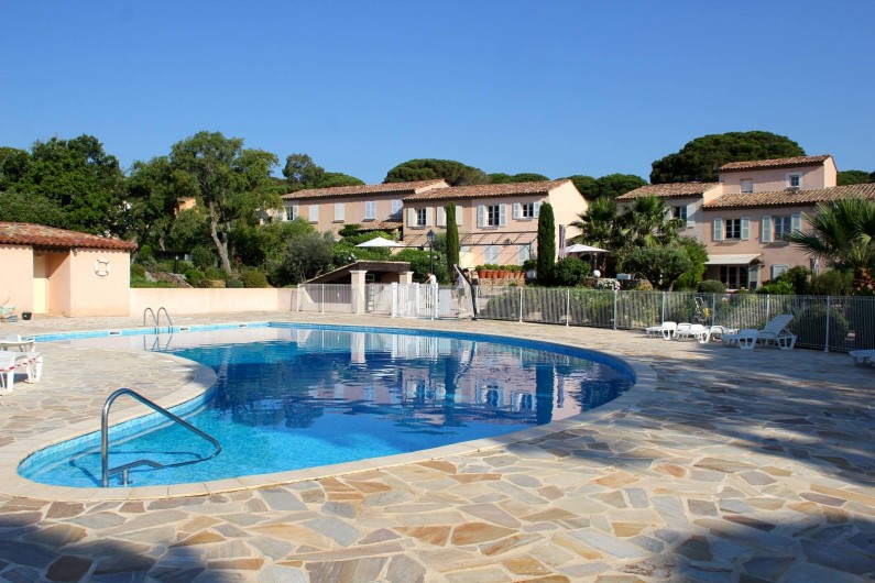 Location de vacances - Villa à Gassin - Piscine commune très peu fréquentée