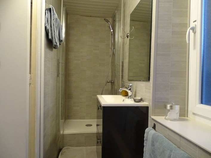 Location de vacances - Chambre d'hôtes à Bréville-les-Monts - salle de douche Pays d'auge