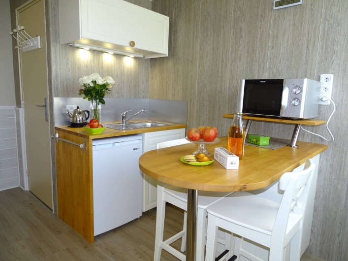 Location de vacances - Chambre d'hôtes à Bréville-les-Monts - coin cuisine privatif pays d'auge