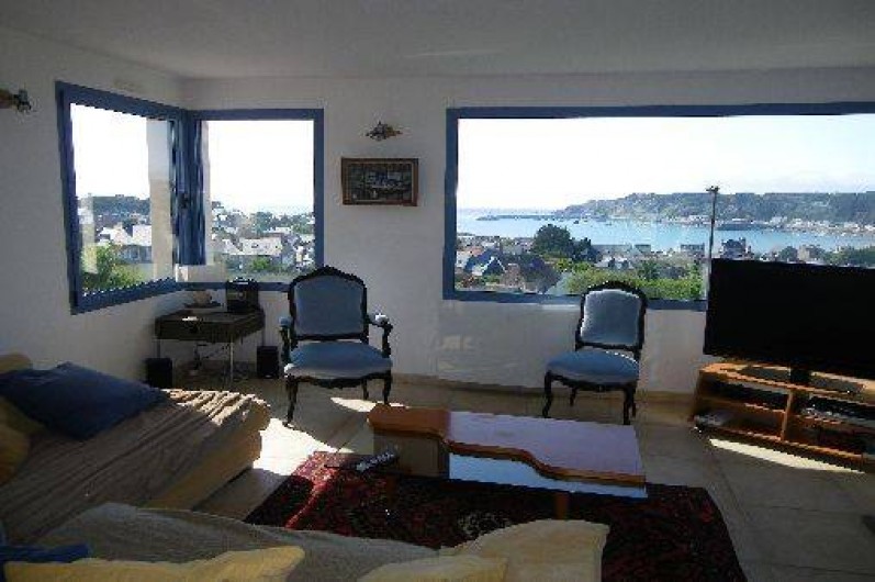 Location de vacances - Villa à Erquy - salon vue sur mer/port et cap d'Erquy