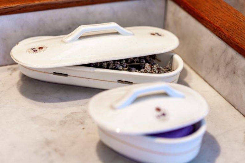 Location de vacances - Chambre d'hôtes à Saint-Césaire-de-Gauzignan - Chambre les Lavandes