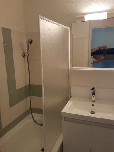 Location de vacances - Studio à Canet-en-Roussillon - salle de bain avec baignoire