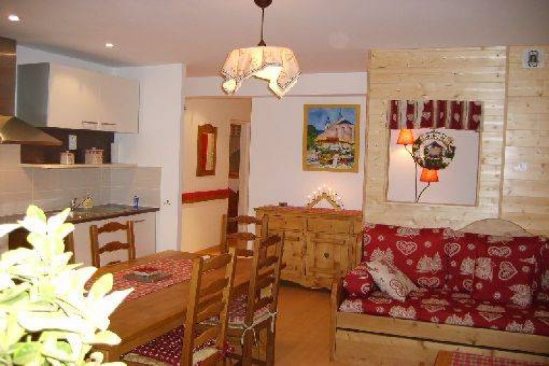 Location de vacances - Appartement à Gérardmer - Salle à vivre - TV grand écran plat - wifi par box