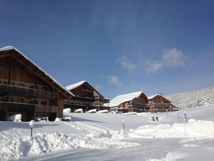 Location de vacances - Appartement à Gérardmer - Résidence en hiver