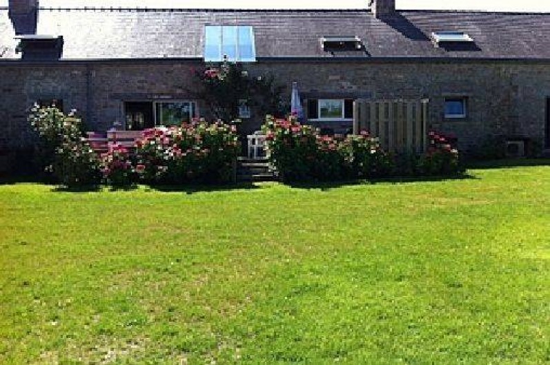 Location de vacances - Gîte à Ploemeur - Grand jardin clos et terrasse