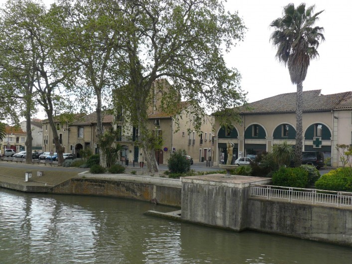 Location de vacances - Chambre d'hôtes à Villeneuve-lès-Béziers - Un village au bord du Canal du Midi