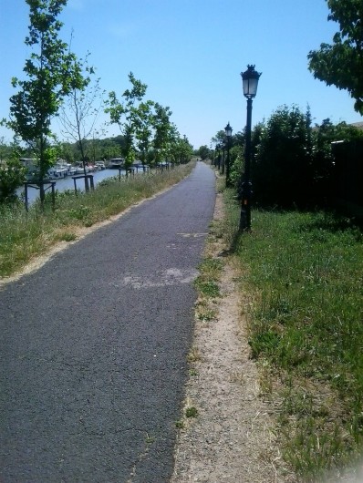 Location de vacances - Chambre d'hôtes à Villeneuve-lès-Béziers - Pistes cyclables le long du Canal du Midi
