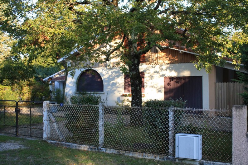 Location de vacances - Villa à Andernos-les-Bains - Façade côté rue