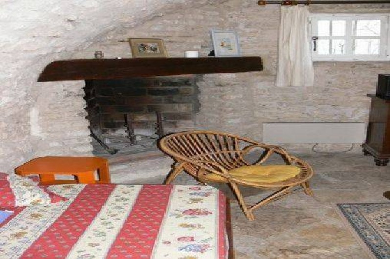 Location de vacances - Gîte à Goult - Séjour et sa cheminée