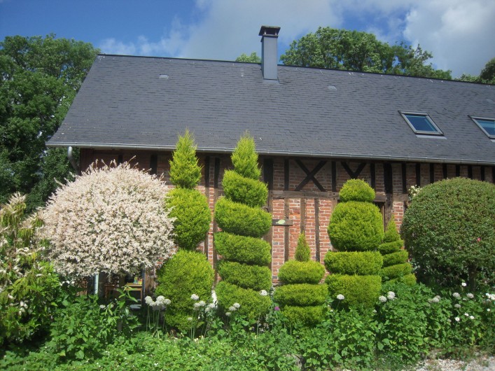Location de vacances - Gîte à Beauval-en-Caux - gîte "les pommiers" bordé de topiaires