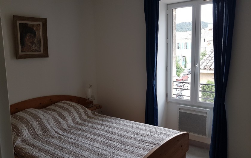 Location de vacances - Appartement à Charleval - la chambre lumineuse au sud de l'appart 5